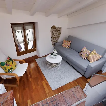Vicolo 15 Apartment *