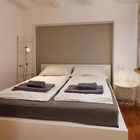 Apartment Vicolo 15 *